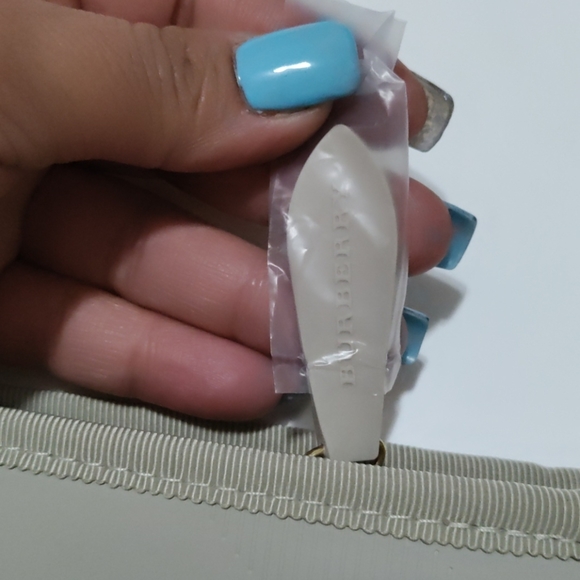 Burberry make up bag - Picture 4 of 6